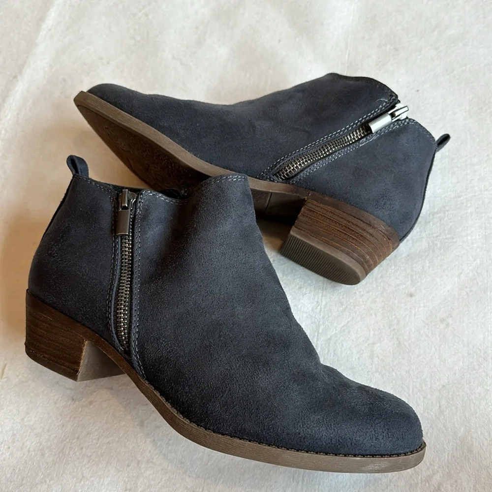 Carlos Brianne Blue Faux Suede Ankle Booties size 8.5